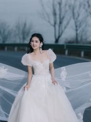 -莫小姐婚纱