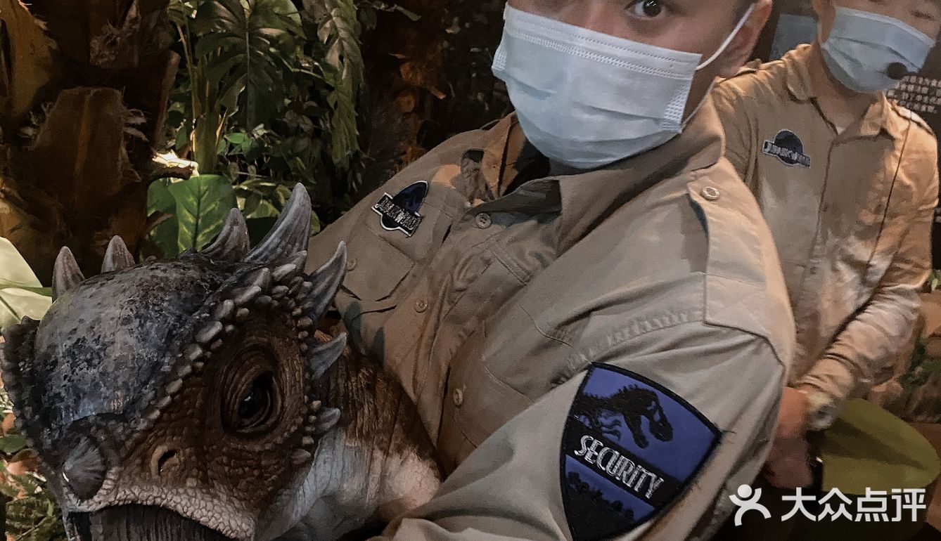 妈耶，恐龙复活了！？带你亲眼观赏一比一还原最真实的侏罗纪世界