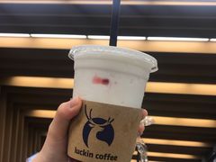 -瑞幸咖啡(岳家嘴地铁站店)