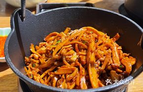 Huangshan Bamboo Shoots with Pork Strips