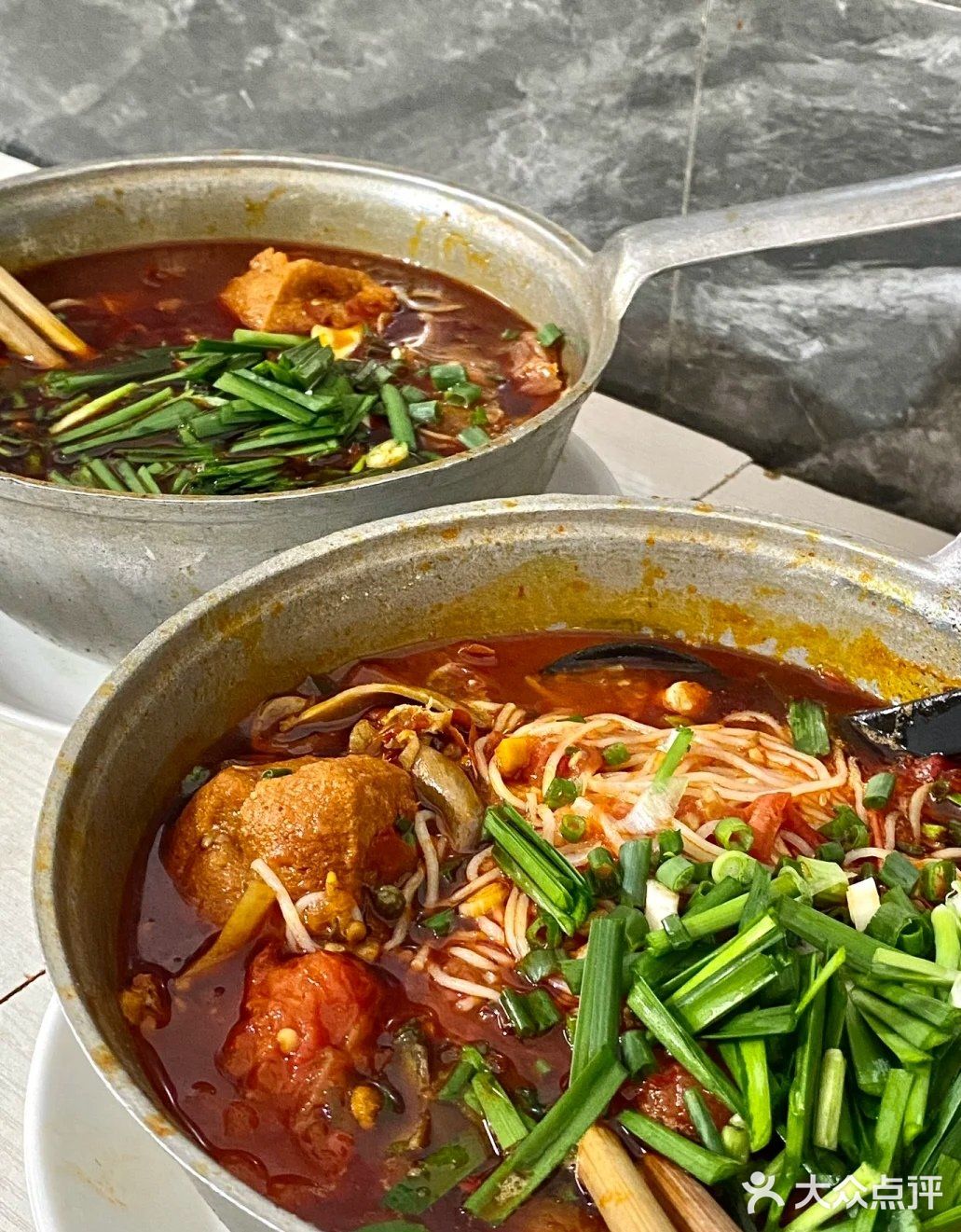 吃遍重庆好吃的米线，观音桥铁锅哥米线