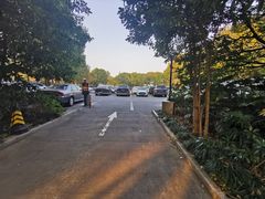 -西郊宾馆-地面停车场