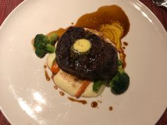 碳烤菲力牛排配土豆泥及红酒汁-WOLFGANG PUCK KITCHEN & BAR(迪士尼小镇店)