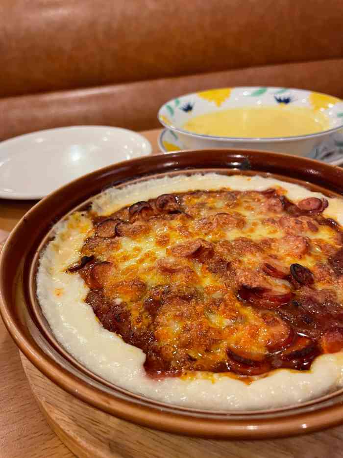 环境甘家口大厦5层大厦可以停车商场有点老旧人也不多的样子