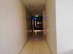 -卡罗酒店(东门晒布地铁站店)