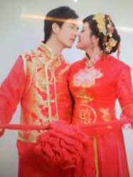 -现代经典婚纱摄影