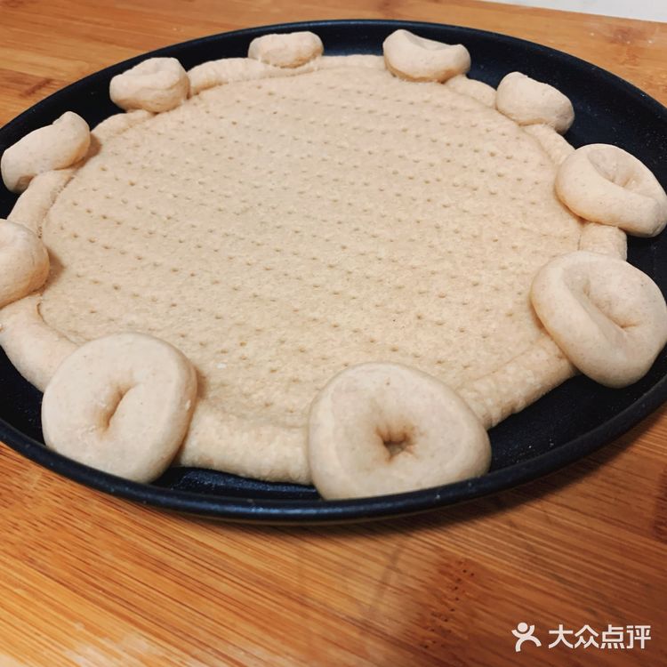️配料️ 披萨饼: 高筋面粉(我用的全麦高筋面粉