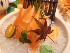 刺身盛盒（三文鱼、白极贝）-桃太郎创作料理(大坪店)