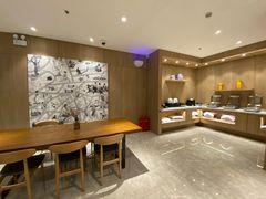 -汉庭优佳(上海娄山关路地铁站店)