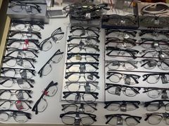 -美式眼镜·授权蔡司.依视路.尼康.豪雅.明月(人民广场店)