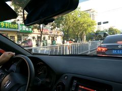 -亨利烧烤(理想山店)