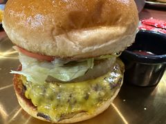 焦糖烤菠萝牛肉汉堡-魏斯理汉堡(西安沣东吾悦店)