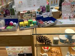 零售区-猫的天空之城概念书店(束河店)