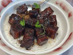 黑松露酱烧肉配泰国米饭-九福楼大酒店