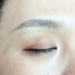 -一个差评成就的纹眉店