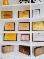 -岳灵生发养发馆