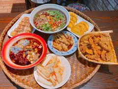 -爆炸头阿姨小四川正宗川味小吃(无任何分店)