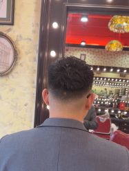 -东方先生国潮男士理发馆