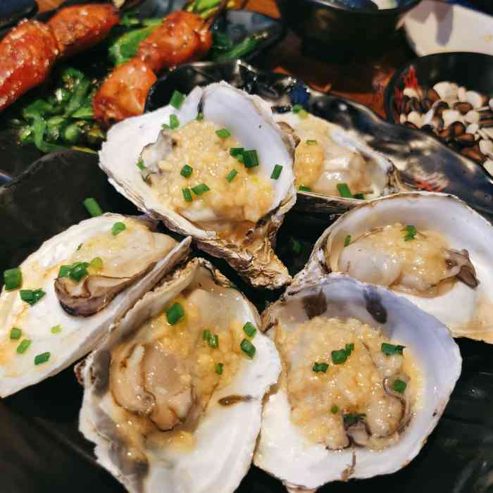 烧蚝帮(金沙湾店)-"[薄荷]环境:一片红彤彤,拍照91都不.