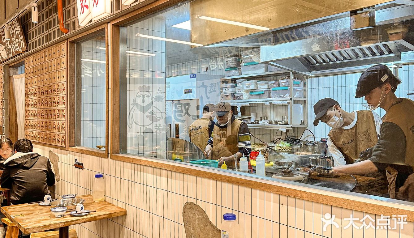 食在不懂我就问 | 这家炭炉鸡煲为啥好吃😋