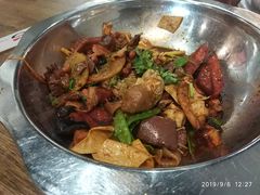 -愉肴麻辣香锅(中山路店)