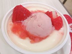 草莓梦幻雪双皮奶-满记甜品(优客百盛店)