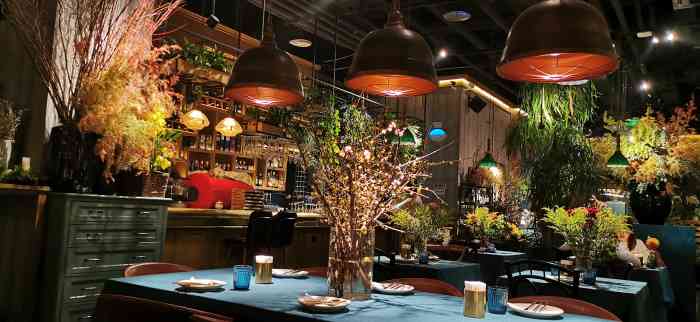 61鲜花西餐厅(鎏嘉码头店)-"身在花从中 鸟语花香 一个花为主题的店