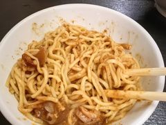 -松树干拌面店
