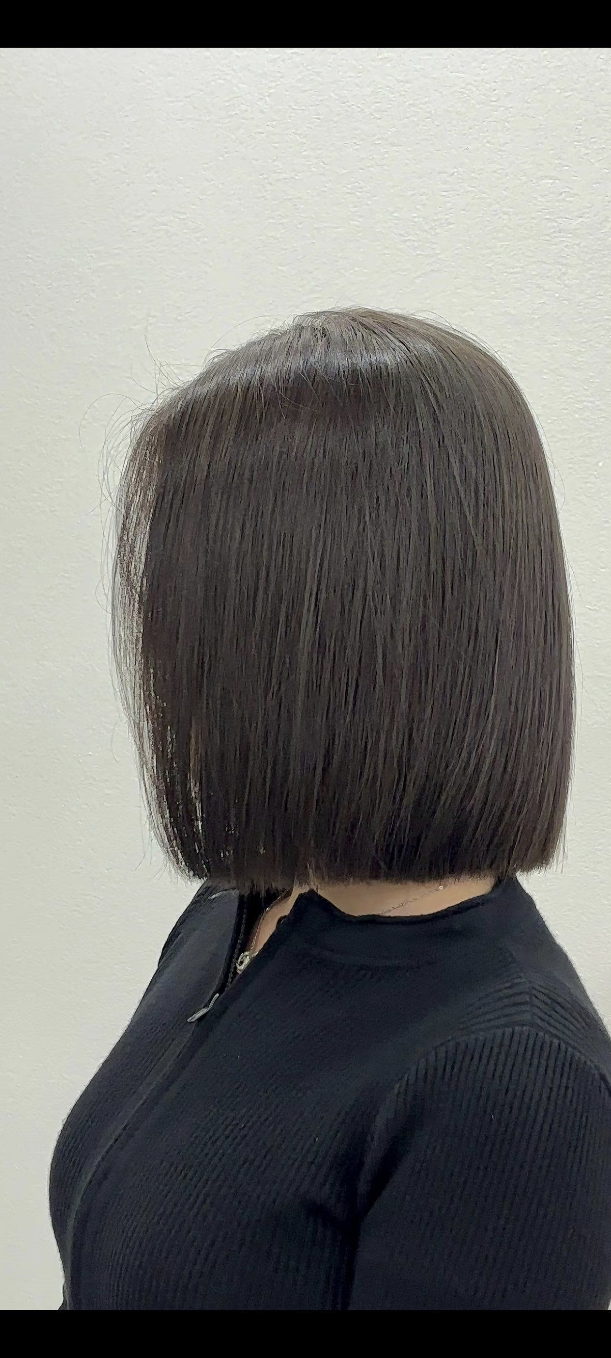 超显气质短发发型,脸型偏圆,头发发量偏少