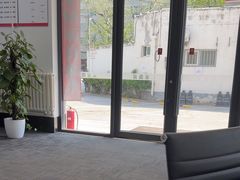 -北亚国超特斯拉授权钣喷中心