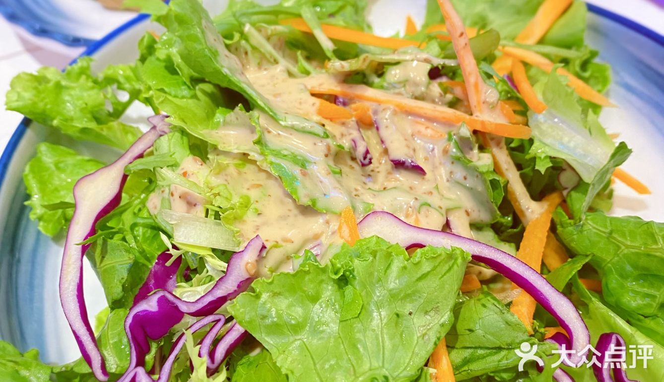 大口吃肉喝酒的快乐丨蒙天骄炭烤羊腿