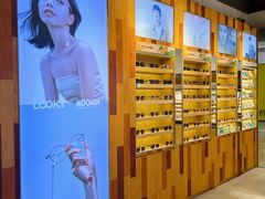 -LOOK眼镜·蔡司依视路配镜(宝山万达店)