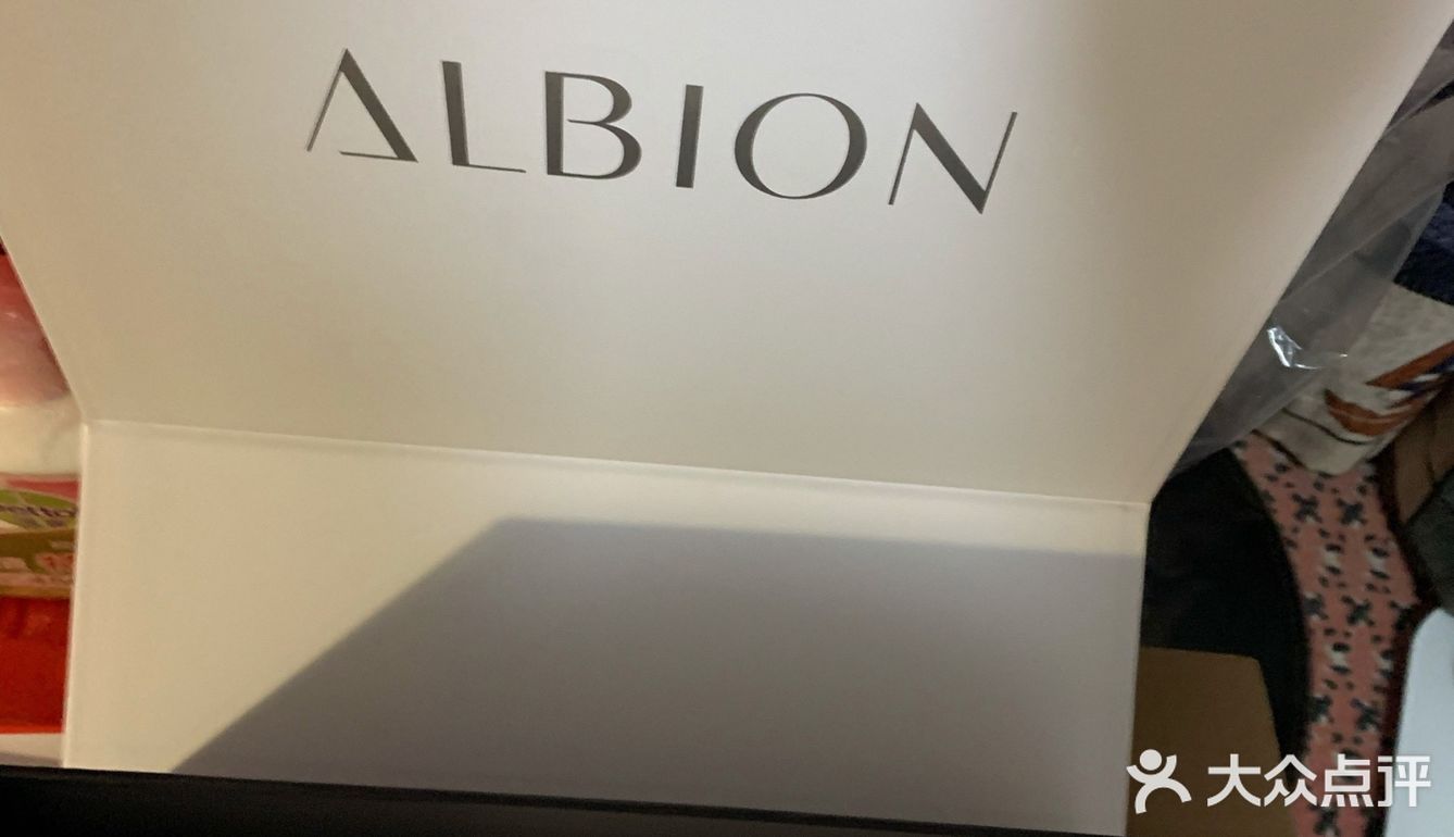 在官网上买的,吸引我的是它里面含有很多个赠品