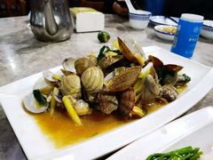 -四川小胡子海鲜(丁村万人海鲜广场店)