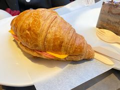 现烤火腿芝士可颂三明治-星巴克(上海浦东禹悦汇店)