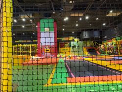 -蹦蹦跳跳(新奥购物中心店)