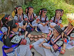 -高荡千年布依古寨旅游景区