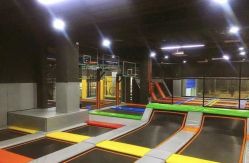 -蹦贝运动中心·蹦床·攀岩·闯关(龙岗店)