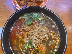 -爆炸头阿姨小四川正宗川味小吃(无任何分店)