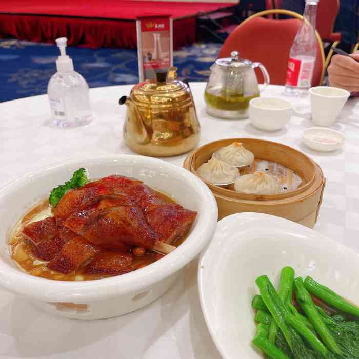 春满园(龙源店)-"端午节带朋友一起来喝早茶.「脆皮乳鸽皇」.