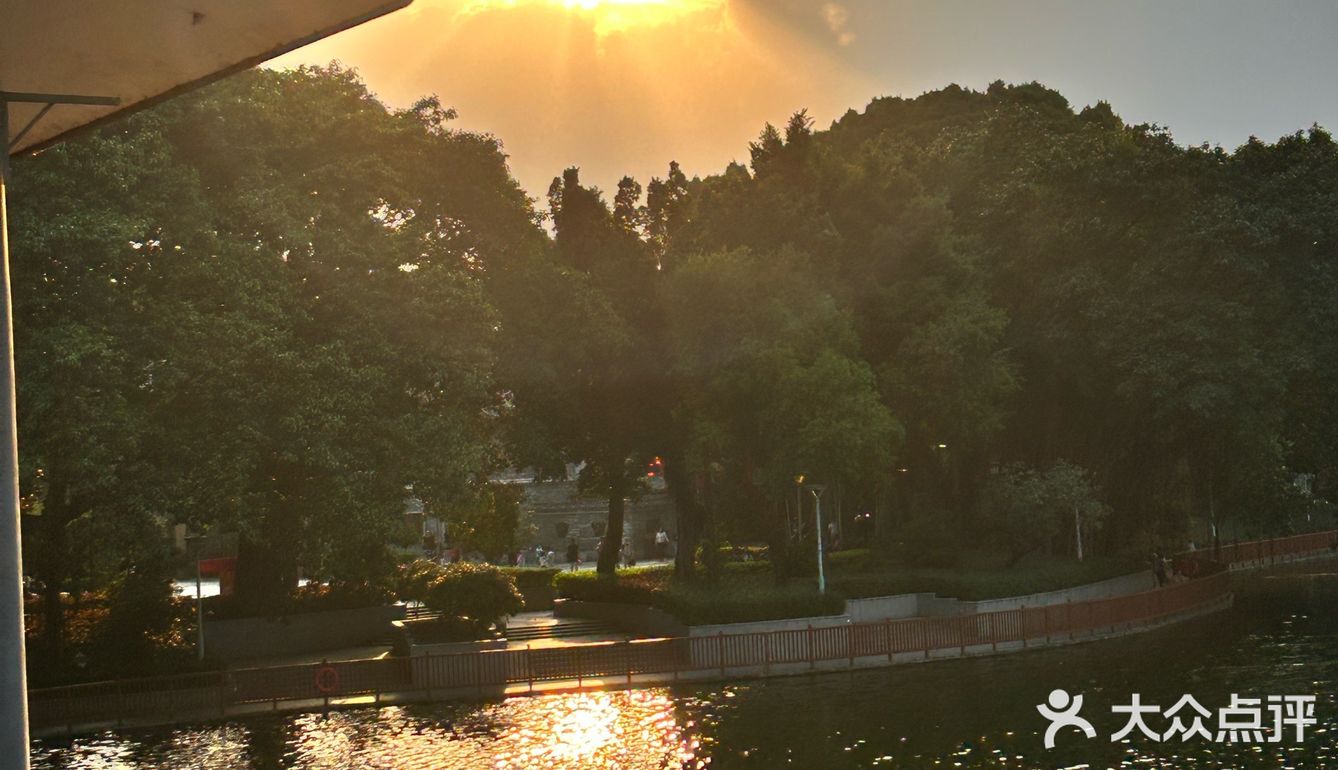 在广州丨宝藏湖边咖啡店看日落🌇发呆一整天！
