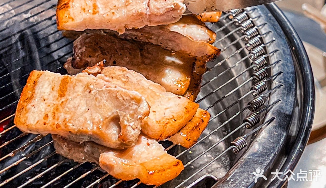 不能小瞧济南这家烤肉‼️核桃炭是真香啊……