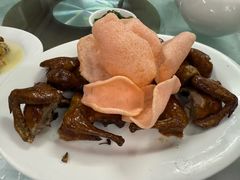 烧乳鸽-新陶陶酒家