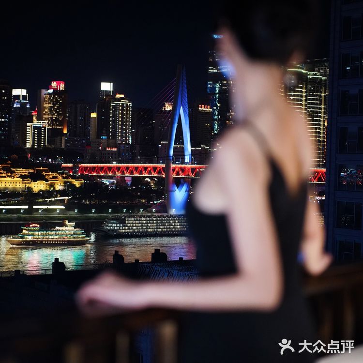 在这里拍到重庆最美的夜景丨百年遗址公园