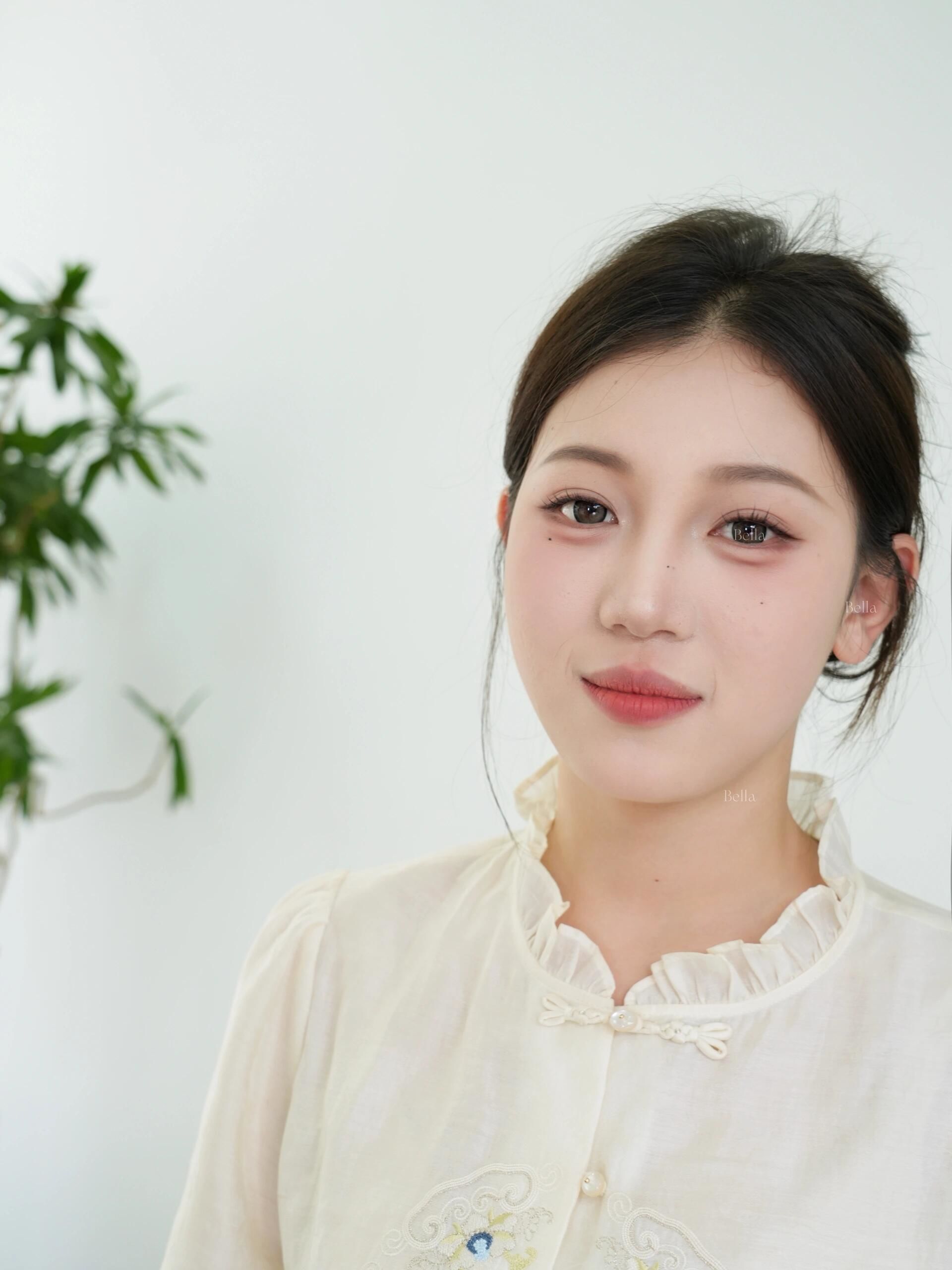 清新自然眉眼妆