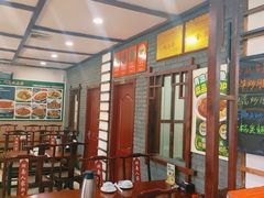 -湖南人家湘菜馆(镇江路店)