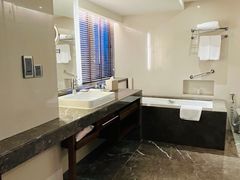 -广州中心皇冠假日酒店