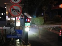 -沃尔玛上海田林店-地面停车场