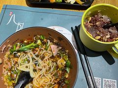 -八月美食小馆(银泰城总店)