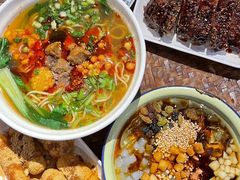 -爆炸头阿姨小四川正宗川味小吃(无任何分店)